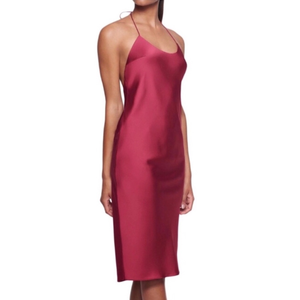 LAST HOURS OR WILL BE DONATED!

{Fame & Partners} Satin Backless Slip Dress